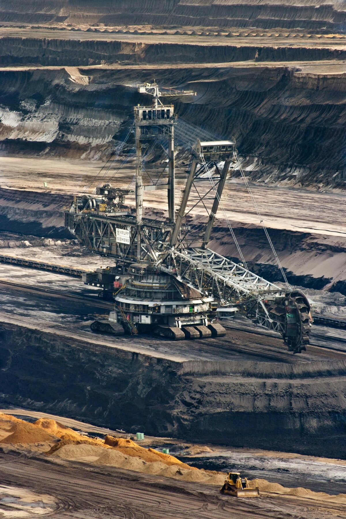 How can extractivism be used as an organising concept to critically evaluate dynamics of contemporary capitalism?